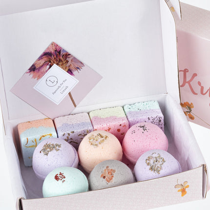 Natural Bath Bombs and Shower Steamers Gift Set - for anyone that like to Bath and Shower